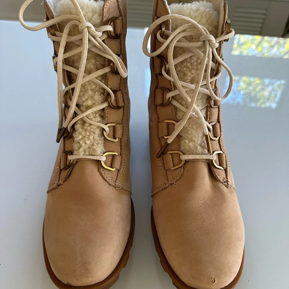 SOREL Phoenix Short Lace Lux Waterproof Boot Size 9 Natural Tan
